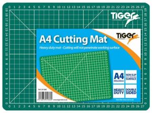 Green Paper Cutting Mat Heavy Duty Daily Use for Paper Drawings Arts Crafts DIY